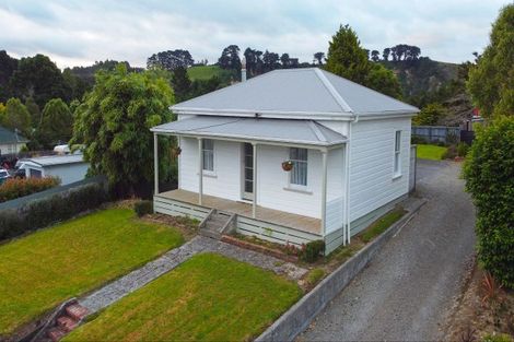 Photo of property in 2 Bridge Street, Eketahuna, 4900