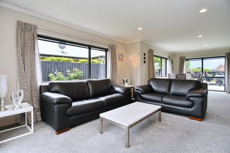 Photo of property in 3 Orewa Close, Parklands, Christchurch, 8083
