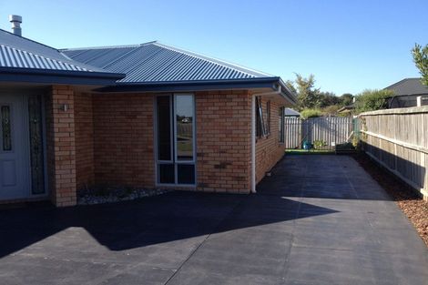 Photo of property in 9 Gillatt Gardens, Halswell, Christchurch, 8025