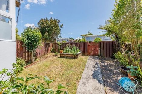 Photo of property in 2/36 Holland Road, Hillcrest, Auckland, 0627