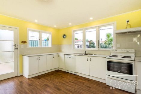 Photo of property in 2/10 Gaede Terrace, Sunnyvale, Auckland, 0612
