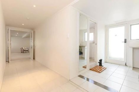 Photo of property in 18 Lavelle Road, Henderson, Auckland, 0612