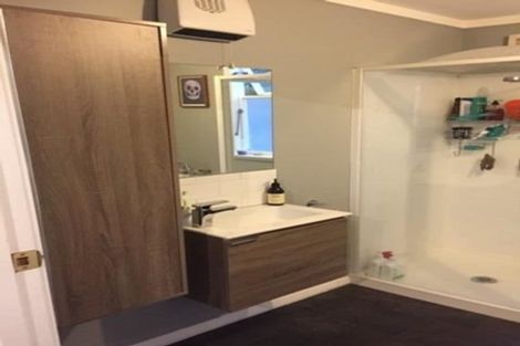 Photo of property in 33 Vagues Road, Northcote, Christchurch, 8052