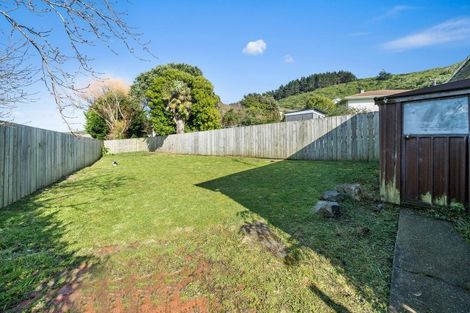 Photo of property in 70 Franklyn Road, Tawa, Wellington, 5028