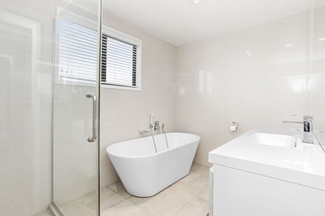 Photo of property in 18 Belle Verde Drive, Sunnynook, Auckland, 0630