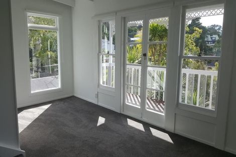 Photo of property in 35 Barker Rise, Northcross, Auckland, 0632