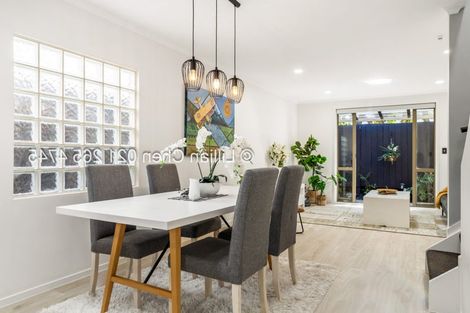 Photo of property in 27 Verdale Circle, Glen Eden, Auckland, 0602