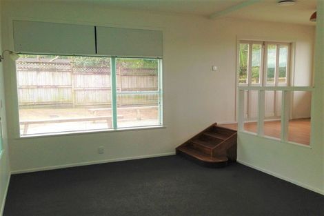 Photo of property in 8 Easton Park Parade, Glenfield, Auckland, 0629