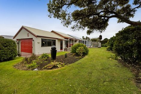 Photo of property in 16 Heaphy Road, Opunake, 4616