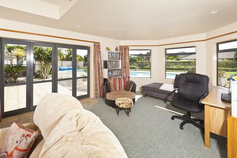 Photo of property in 16 Cairn Way, Te Kamo, Kamo, 0185