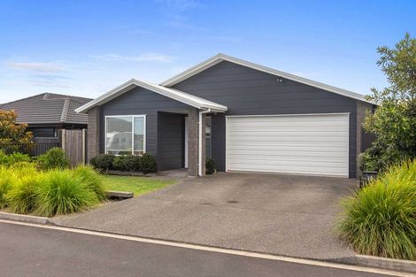 Photo of property in 10 Pioneer Crescent, Omokoroa, 3114