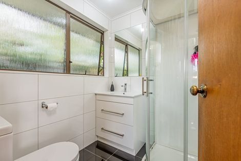 Photo of property in 18 Truscott Grove, Awapuni, Palmerston North, 4412