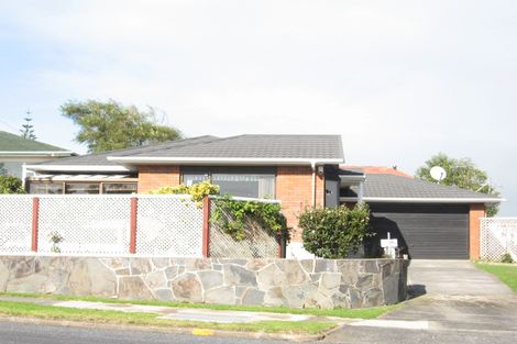 Photo of property in 2/33 Grande Vue Road, Hillpark, Auckland, 2102
