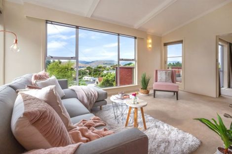 Photo of property in 2 Karoro Place, Paremata, Porirua, 5024