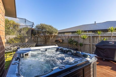 Photo of property in 12 Hulme Way, Raumati Beach, Paraparaumu, 5032