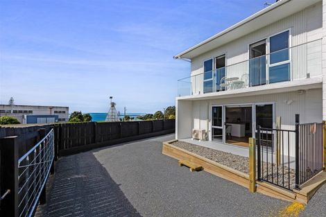 Photo of property in 38d Breakwater Road, Moturoa, New Plymouth, 4310