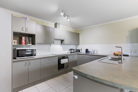 Photo of property in 8 Lime Crescent, Papakura, 2110