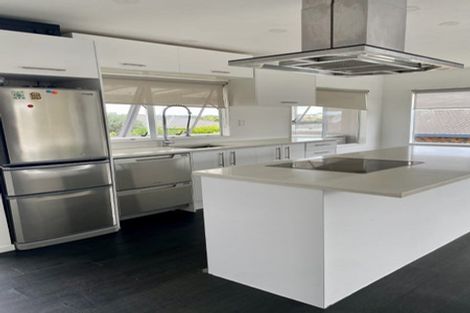 Photo of property in 10 Bill Phillip Place, Clendon Park, Auckland, 2103