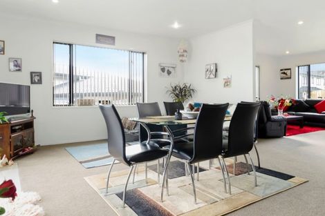 Photo of property in 31 Kirikiri Drive, Papakura, 2110