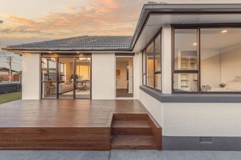 Photo of property in 185 Bowhill Road, New Brighton, Christchurch, 8083