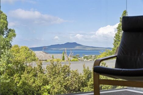 Photo of property in 19a Peter Terrace, Castor Bay, Auckland, 0620