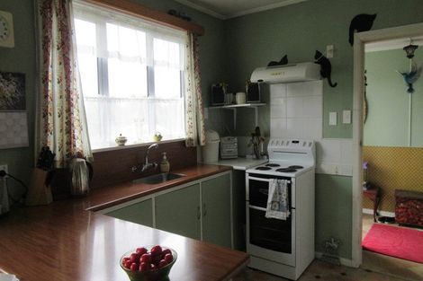 Photo of property in 85 Timaru Road, Waimate, 7924