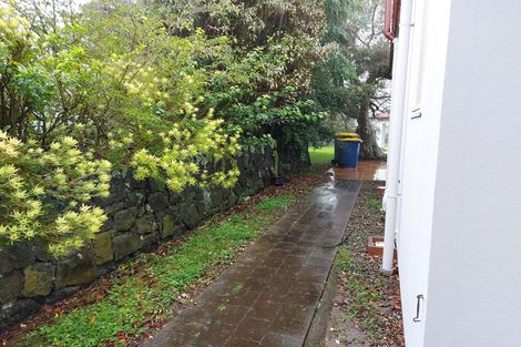 Photo of property in 17 Burgundy Park Avenue, Henderson, Auckland, 0612