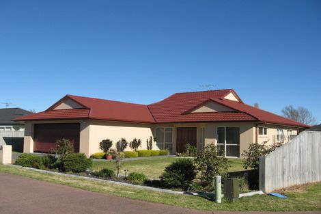 Photo of property in 38 Glencalder Place, Wattle Downs, Auckland, 2103