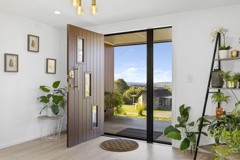 Photo of property in 5 Grandview Lane, Acacia Bay, 3385