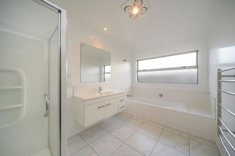 Photo of property in 17 Lorenzo Place, Kelvin Grove, Palmerston North, 4414