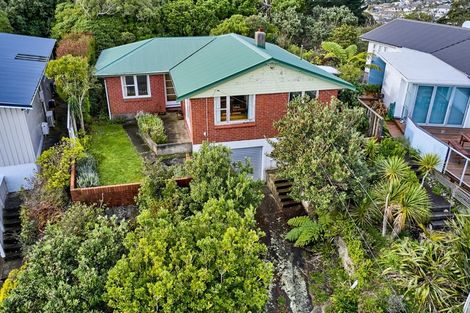 Photo of property in 5 Tirowhanga Road, Paremata, Porirua, 5024