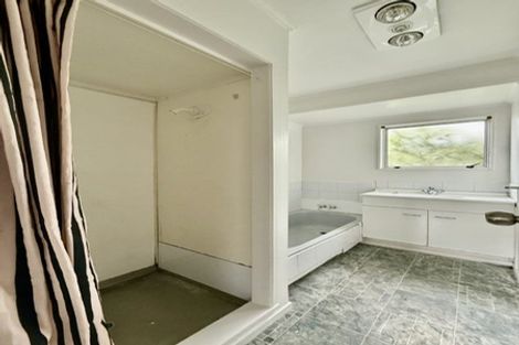 Photo of property in 129 Aviemore Drive, Highland Park, Auckland, 2010