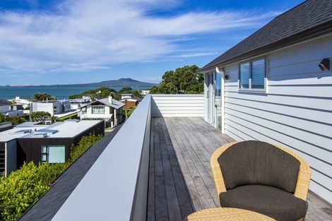 Photo of property in 17 Ocean View Road, Milford, Auckland, 0620