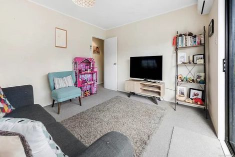 Photo of property in 8 Midgley Road, West Harbour, Auckland, 0618