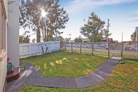 Photo of property in 19 Fowlds Avenue, Sandringham, Auckland, 1025