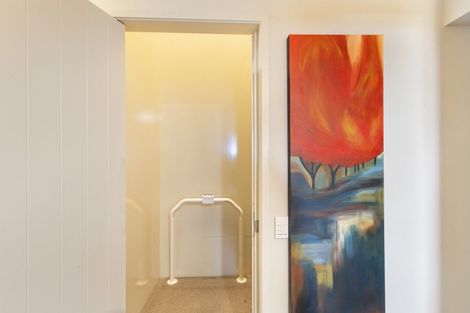 Photo of property in 33 Veale Road, Frankleigh Park, New Plymouth, 4371