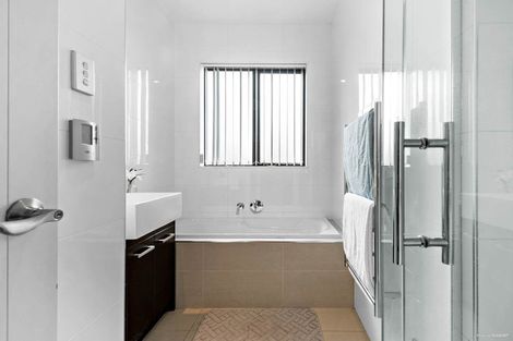 Photo of property in 17 Ohau Court, Fairview Heights, Auckland, 0632