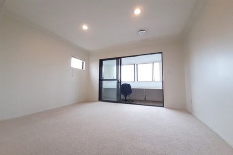 Photo of property in 17 Crimson Park, Oteha, Auckland, 0632