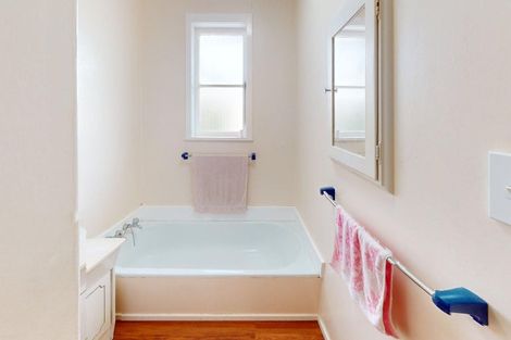Photo of property in 5 Patea Place, Terrace End, Palmerston North, 4410