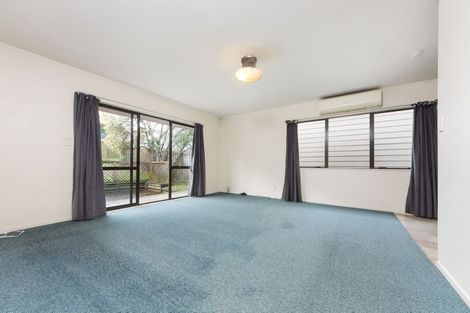 Photo of property in 3 Thalia Place, Totara Vale, Auckland, 0629