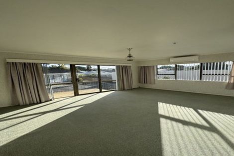 Photo of property in 27 Kamo Road, Regent, Whangarei, 0112