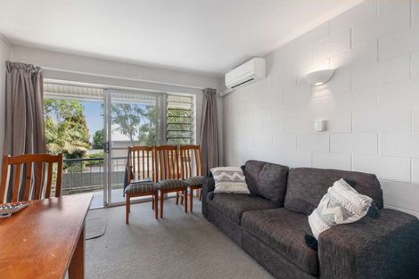 Photo of property in 10/32 Blockhouse Bay Road, Avondale, Auckland, 1026