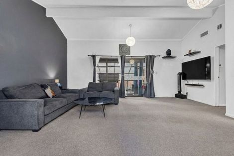 Photo of property in 3/21 Northall Road, New Lynn, Auckland, 0600