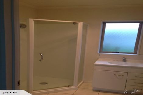 Photo of property in 13 Ebanjane Way, Clendon Park, Auckland, 2103