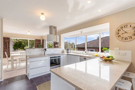 Photo of property in 9 Bayside Drive, Browns Bay, Auckland, 0630