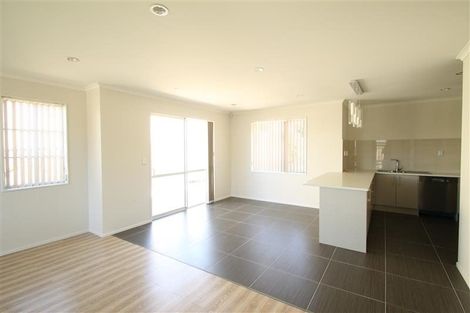 Photo of property in 23 Erceg Way, Rosehill, Papakura, 2113