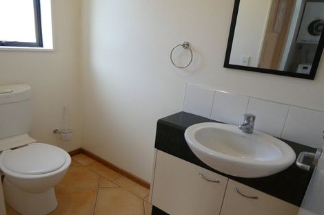 Photo of property in 2 Pickering Street, Kaiwharawhara, Wellington, 6035