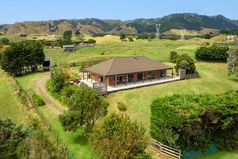 Photo of property in 159 Pukenamu Road, Te Horo, Otaki, 5581