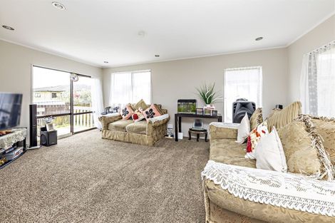 Photo of property in 2/11 Etherton Drive, Weymouth, Auckland, 2103