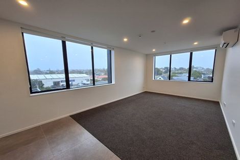 Photo of property in 150 Mcleod Road, Te Atatu South, Auckland, 0610